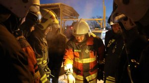 В Пензе продолжают тушить пожар на нефтебазе