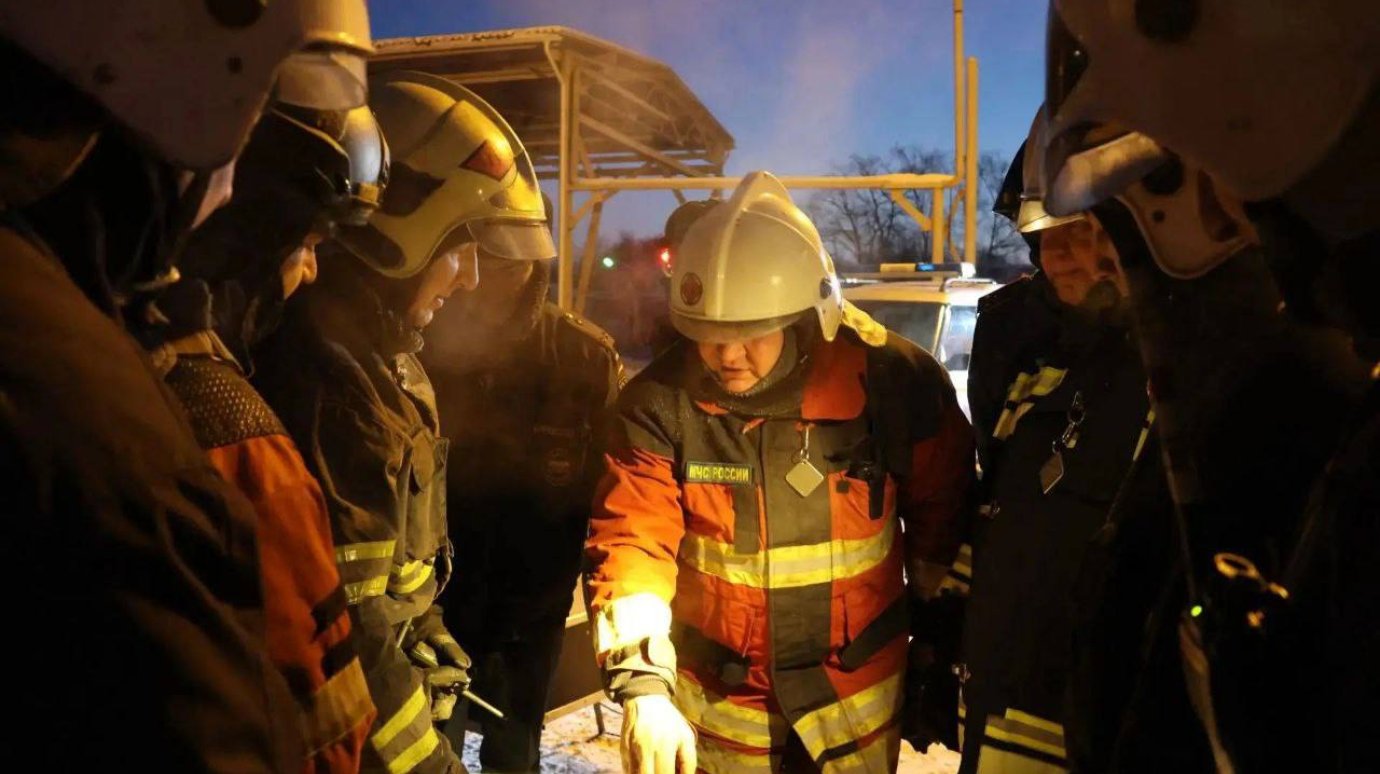 В Пензе продолжают тушить пожар на нефтебазе