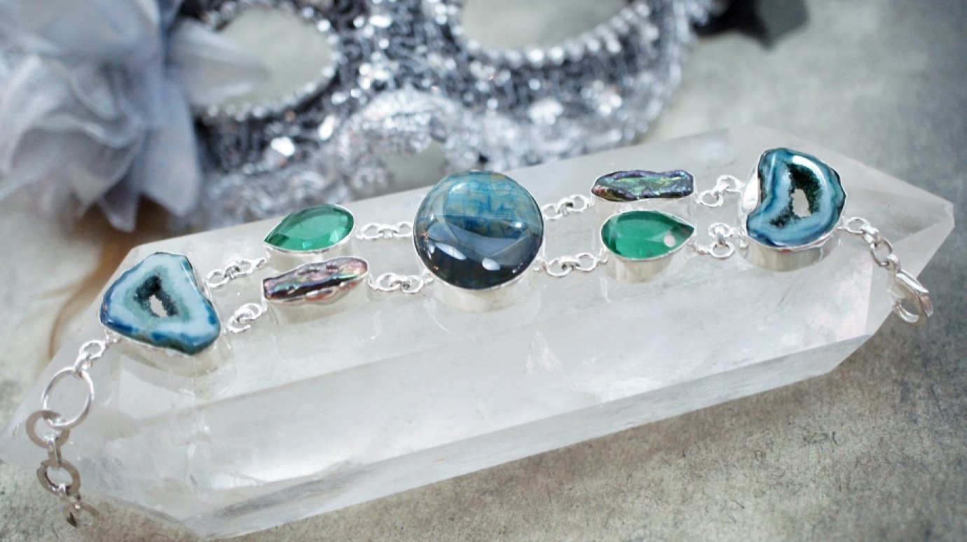 Россиянам назвали лучшие украшения для ограниченного бюджета