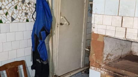 В Кондоле убили мужчину и едва не расправились с его защитницей