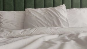 Почему стоит отказаться от белого постельного белья