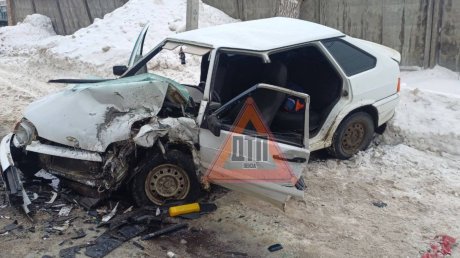 В Каменке в аварии с двумя ВАЗами пострадали три человека