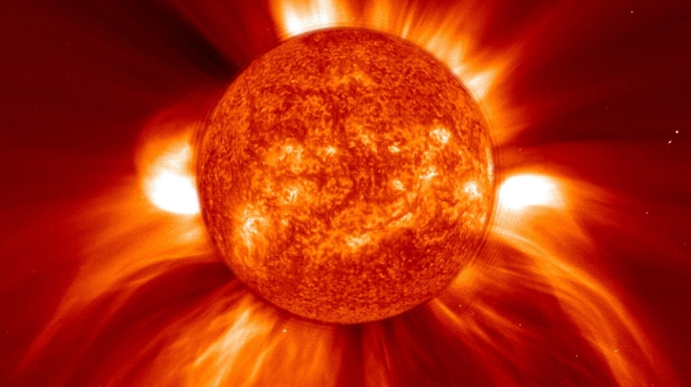 На Солнце произошли три мощные вспышки за три часа
