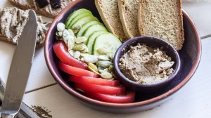 Рыбой и не пахнет. Россельхознадзор рассказал, из чего делают паштеты