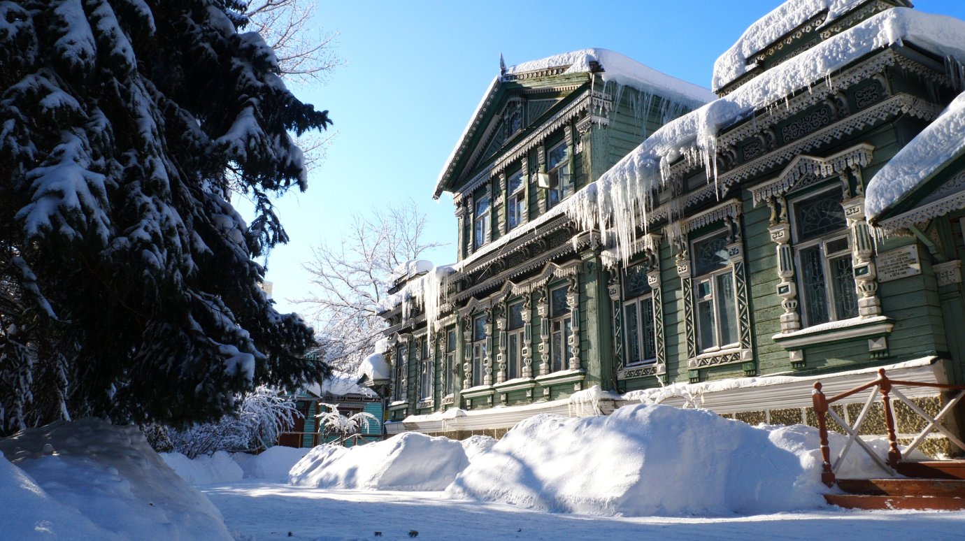 В Пензе наледь может повредить памятник деревянного зодчества