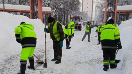 Машины не выдерживают: глава Пензы рассказал об уборке снега в мороз