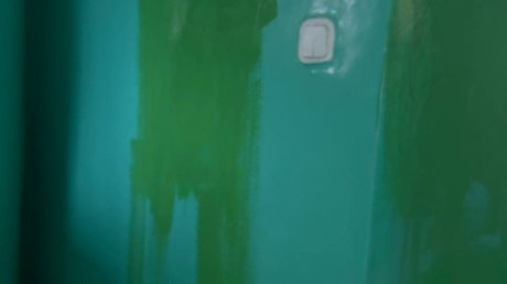 В Заречном подростков, испортивших подъезд дома, настигло возмездие