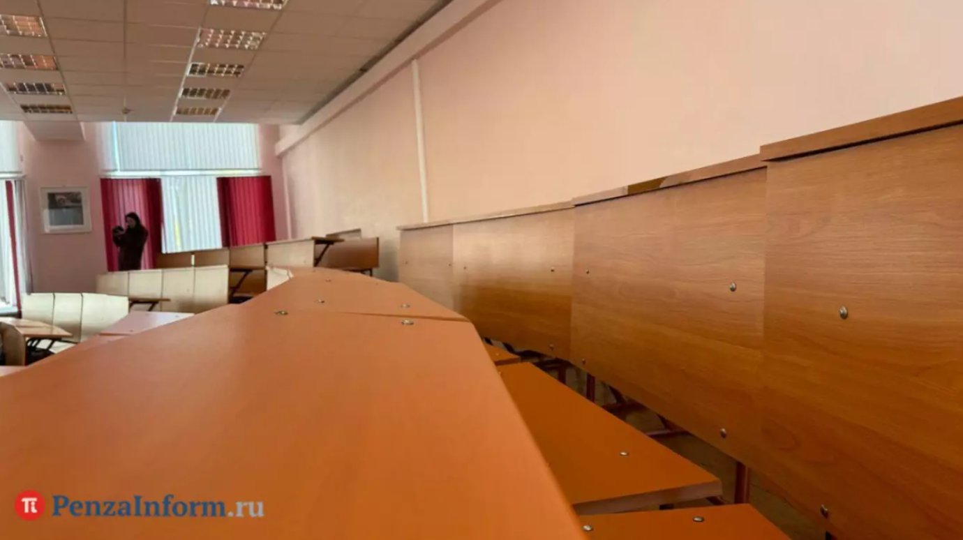 В российских вузах сократили десятки тысяч платных мест