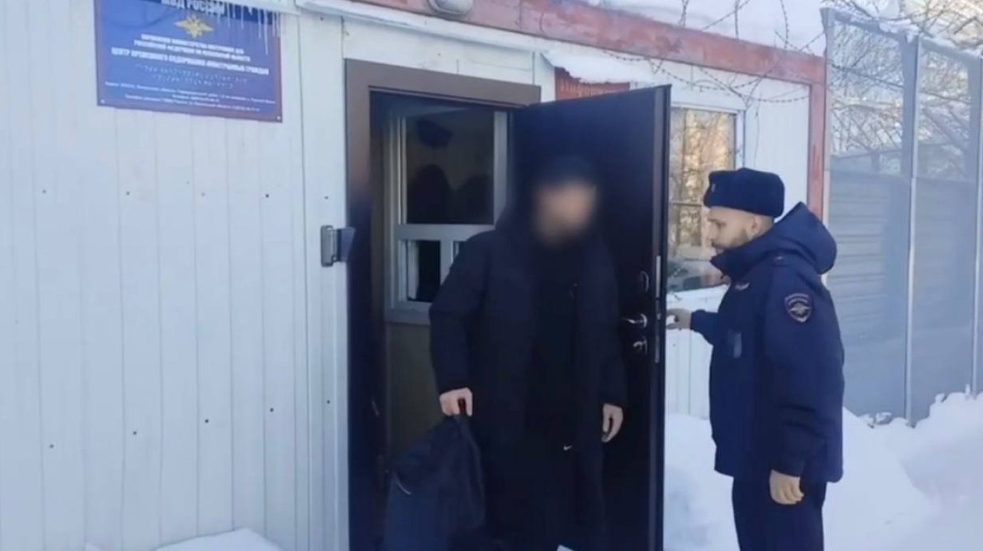 Пензенские полицейские выдворили из страны двух опасных мигрантов