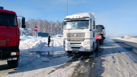 На трассе в Городищенском районе загорелось колесо полуприцепа