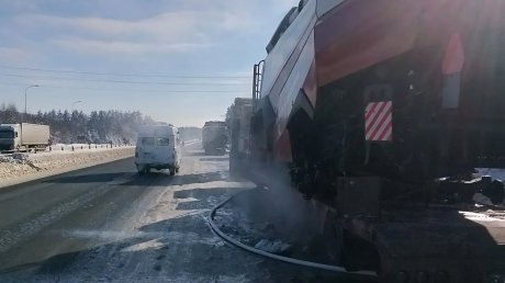 На трассе в Городищенском районе загорелось колесо полуприцепа