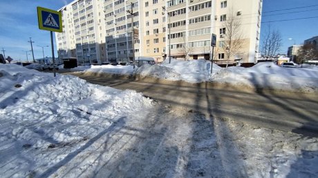 «Короли дорог» игнорируют переход на улице Тепличной