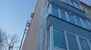 В доме на улице Вяземского из-за наледи заливает квартиры