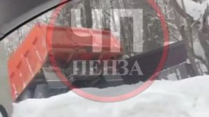 КамАЗ снес остановочный павильон на выезде из Пензы