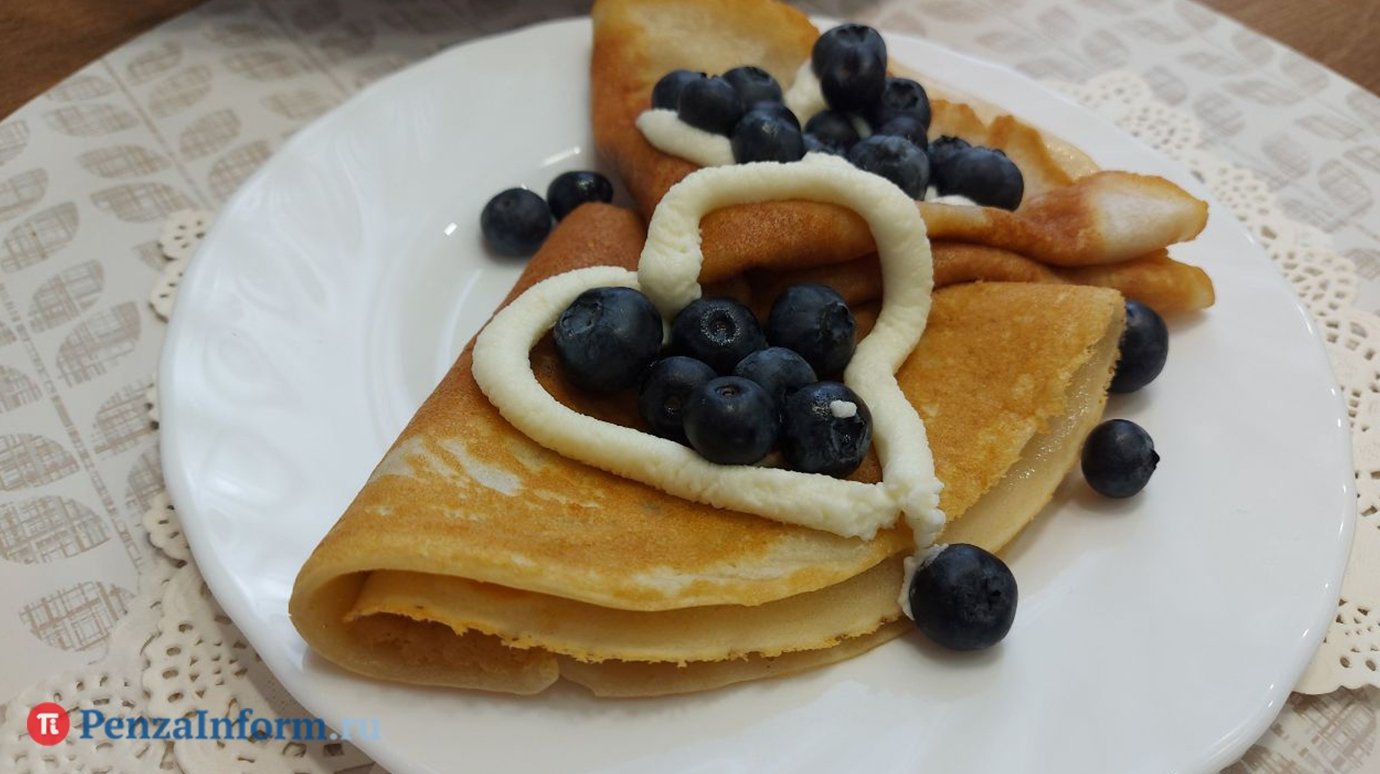 Названы самые полезные начинки для блинов