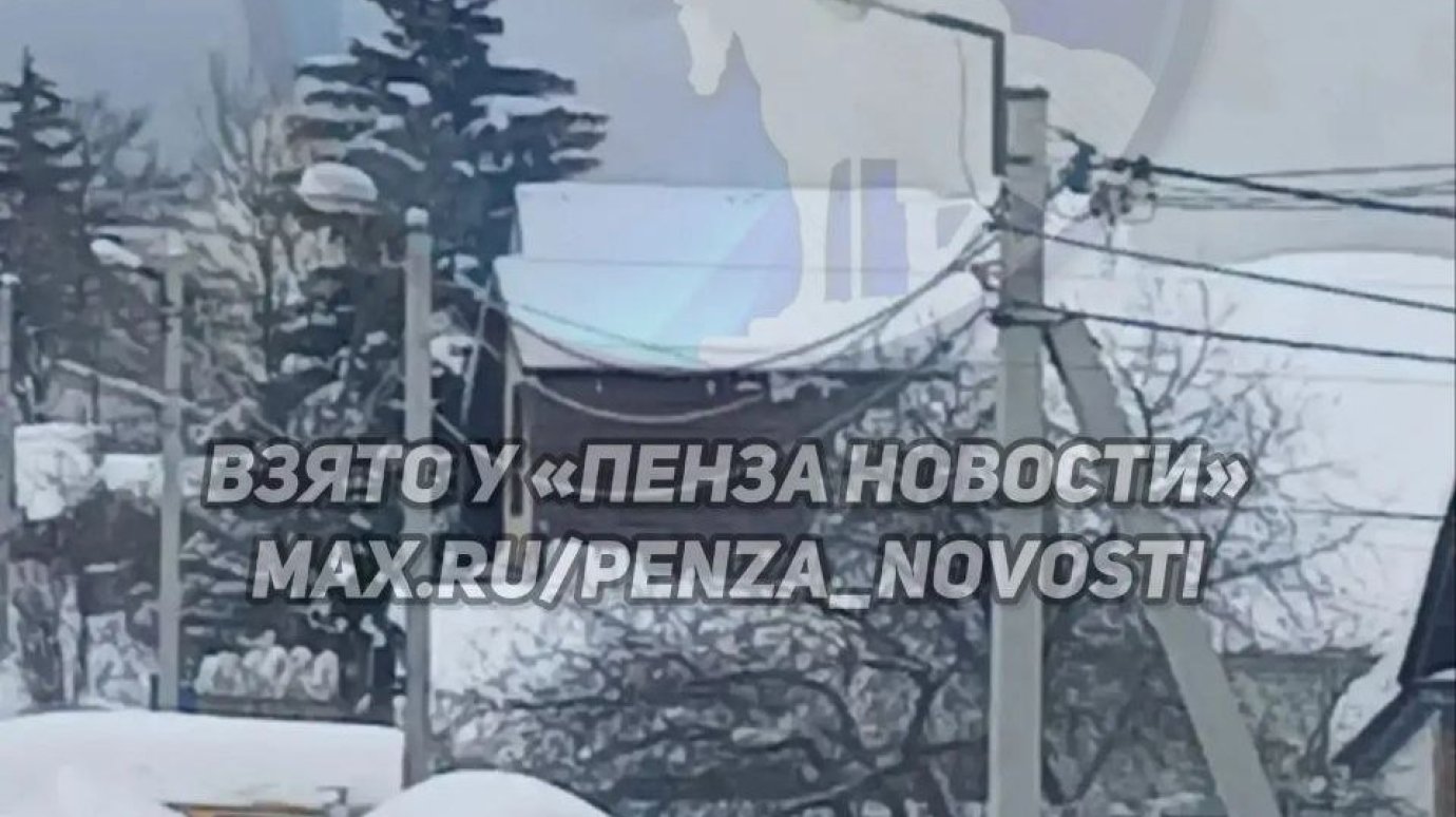 В пензенской Веселовке вспыхнул деревянный дом