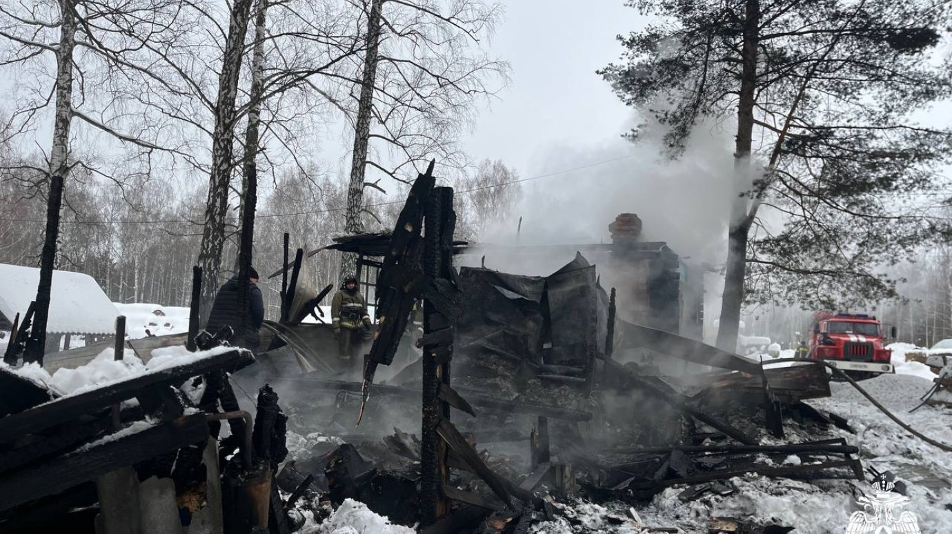 В Кузнецком районе при пожаре на даче пострадал мужчина