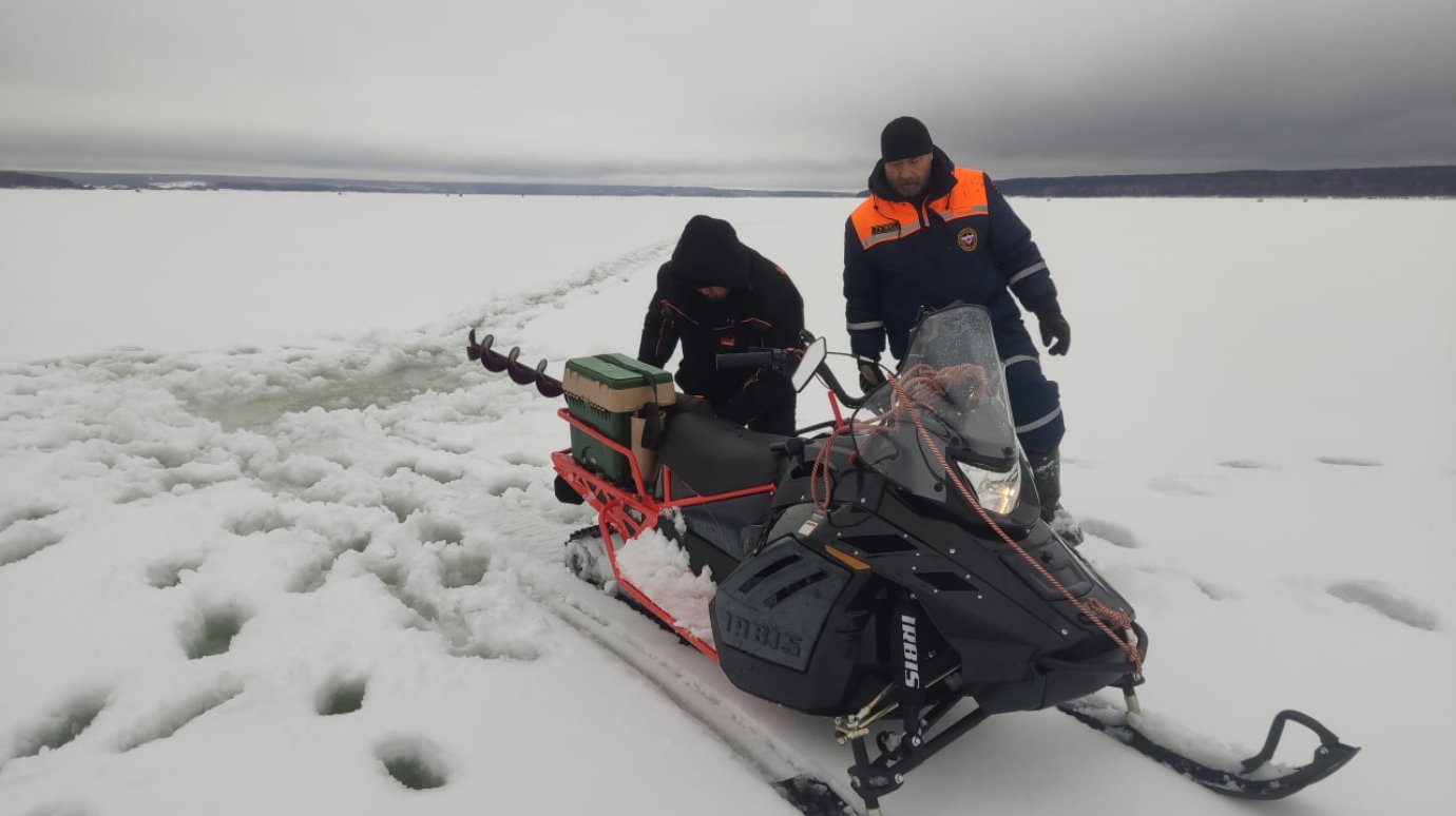 На Сурском водохранилище застрял еще один рыбак