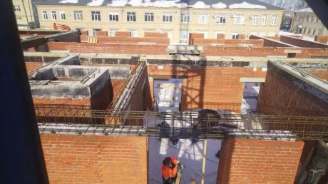 В поселке Земетчино возводят первый этаж нового корпуса больницы