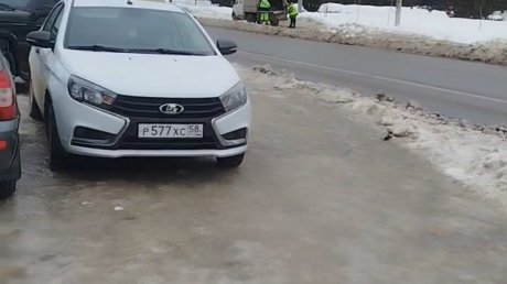 Водители ежедневно нарушают правила парковки около вокзала