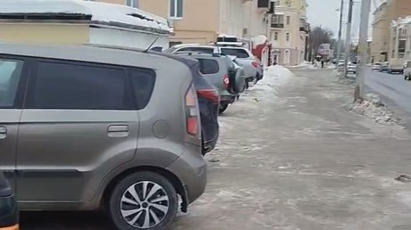 Водители ежедневно нарушают правила парковки около вокзала