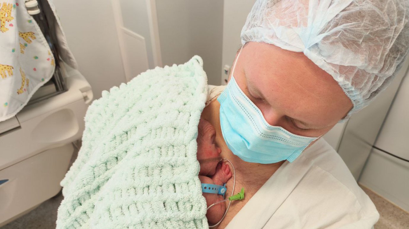 Папа-кенгуру: в Пензе отцы помогают выхаживать недоношенных детей