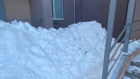 Пензенцы жалуются на заваленные снегом укрытия