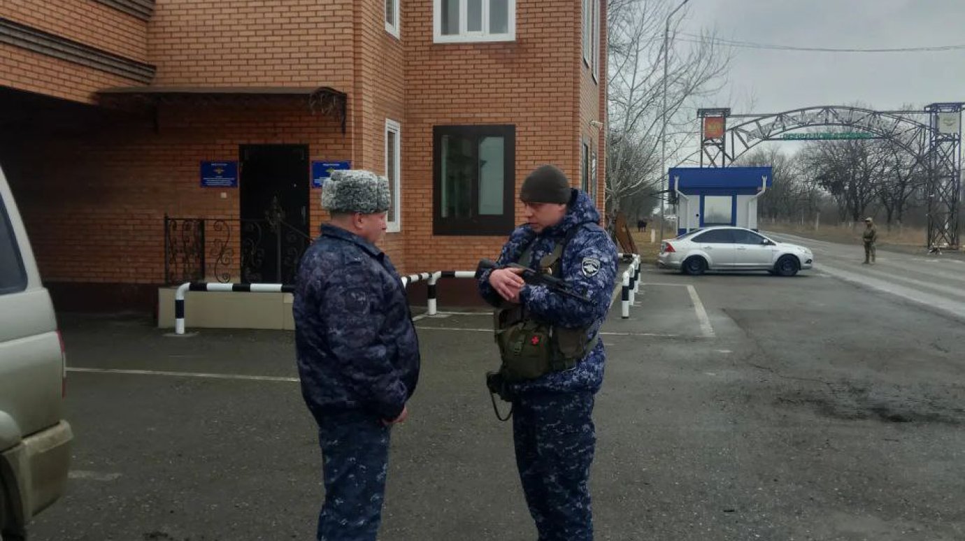 Пензенским полицейским вручили награды на Северном Кавказе