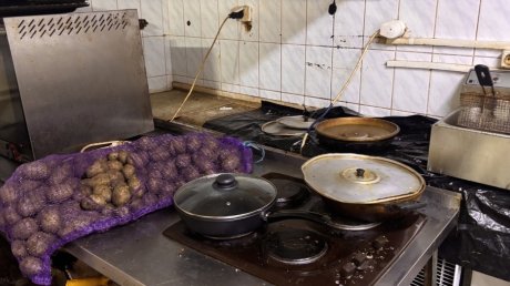 Приставы закрыли известный бар на улице Московской