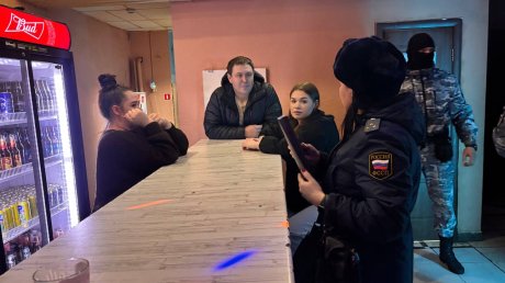 Приставы закрыли известный бар на улице Московской