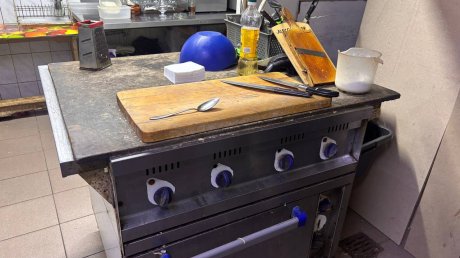 Приставы закрыли известный бар на улице Московской