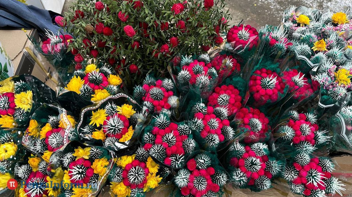 Названы самые опасные цветы в букетах к 8 Марта