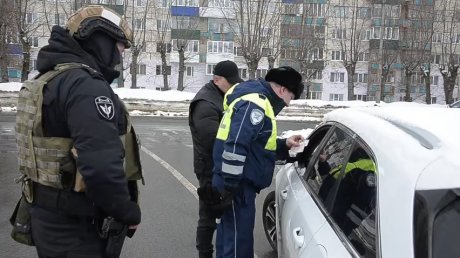 В Пензе вручили повестки в военкомат 22 новым гражданам России