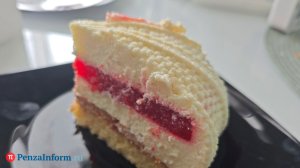 Не для фигуры? Врач Баукова: чтобы не поправиться от торта, запивайте водой