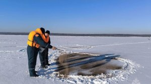 Пензенские спасатели зачернили лед в условной зоне паводка