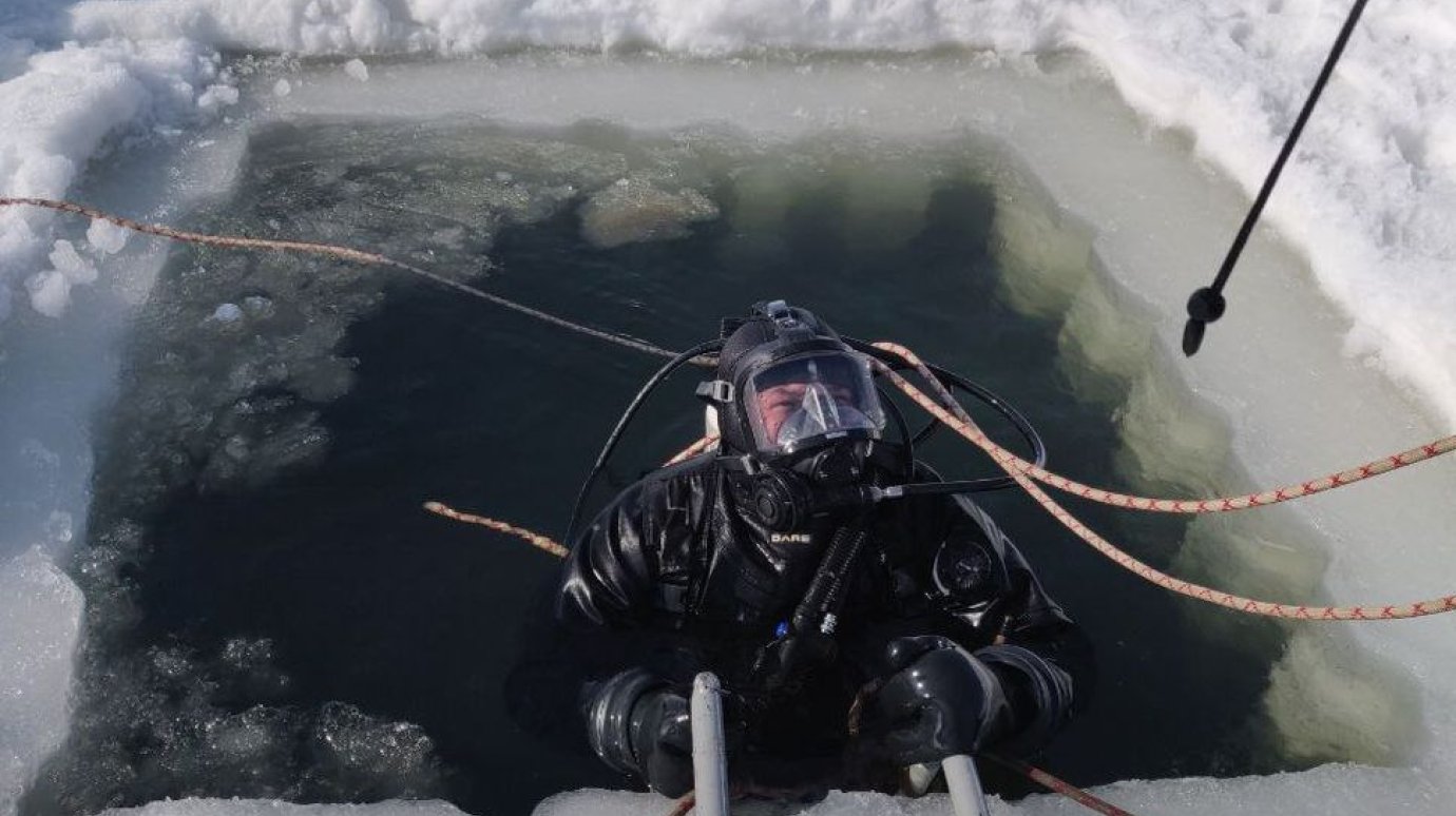 В Пензе спасатели отработали навыки погружения под лед