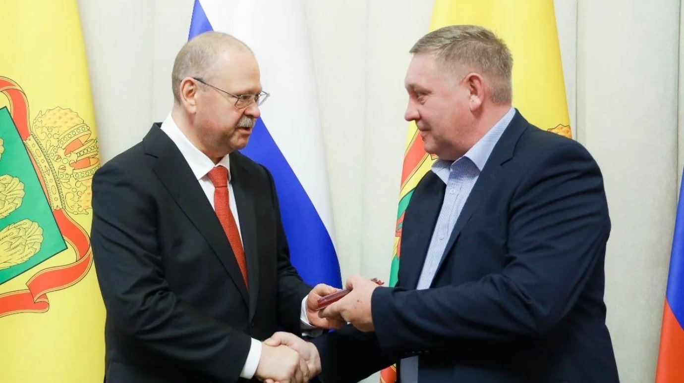 Губернатор наградил отличившихся сотрудников системы ЖКХ