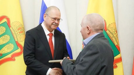 Губернатор наградил отличившихся сотрудников системы ЖКХ