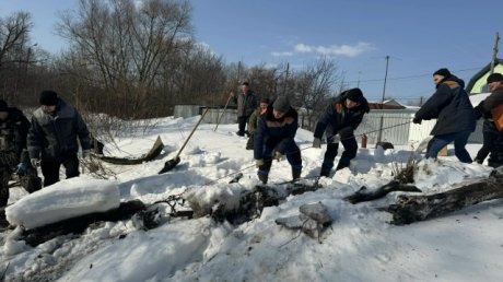 Подготовка к паводку: в Кузнецке очистили русло реки Труев