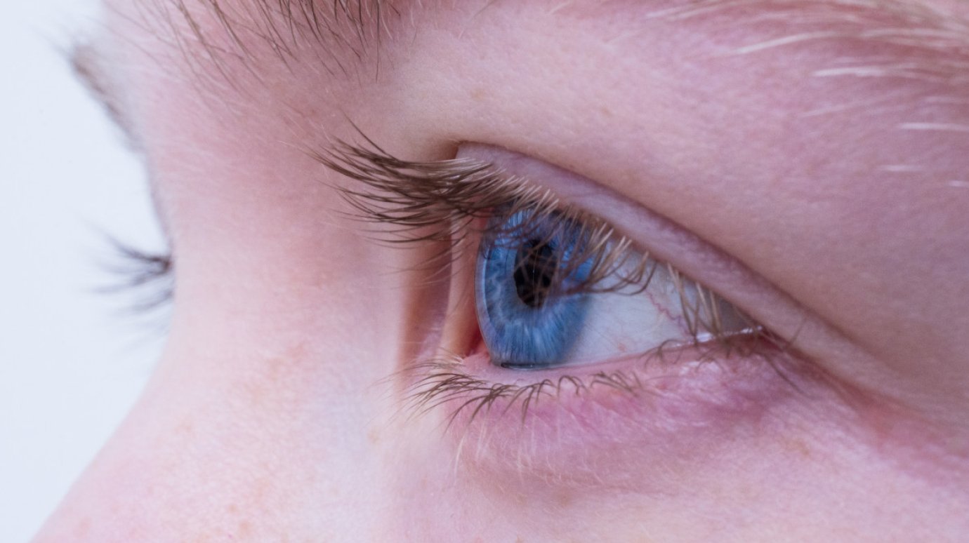 Россиян предупредили о последствиях привычки спать в линзах