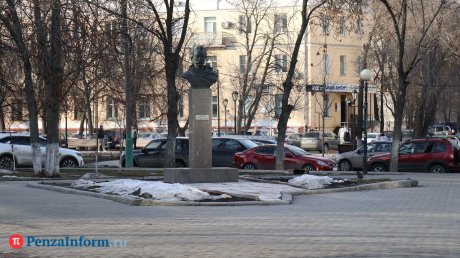 Для двух скверов в центре Пензы заказали новые скамейки и урны
