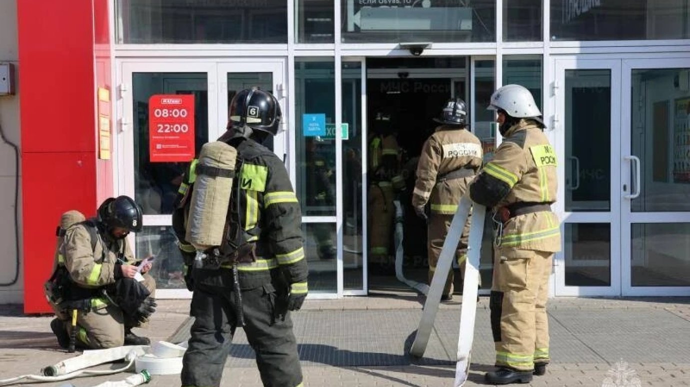 В спортивном магазине Кузнецка потушили условный пожар