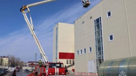 В спортивном магазине Кузнецка потушили условный пожар