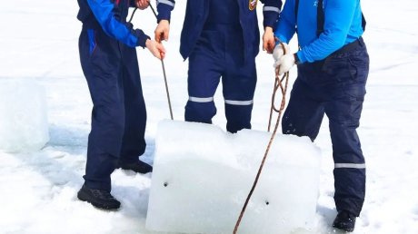 В Пензе водолазы готовятся к спасению провалившихся под лед