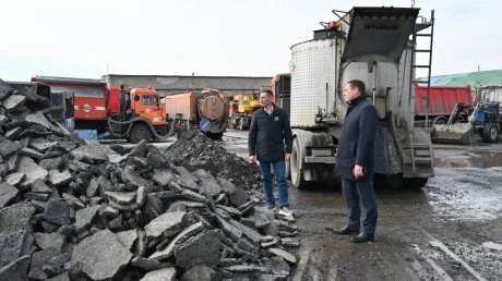 В Пензе по ночам борются с аварийными выбоинами на дорогах