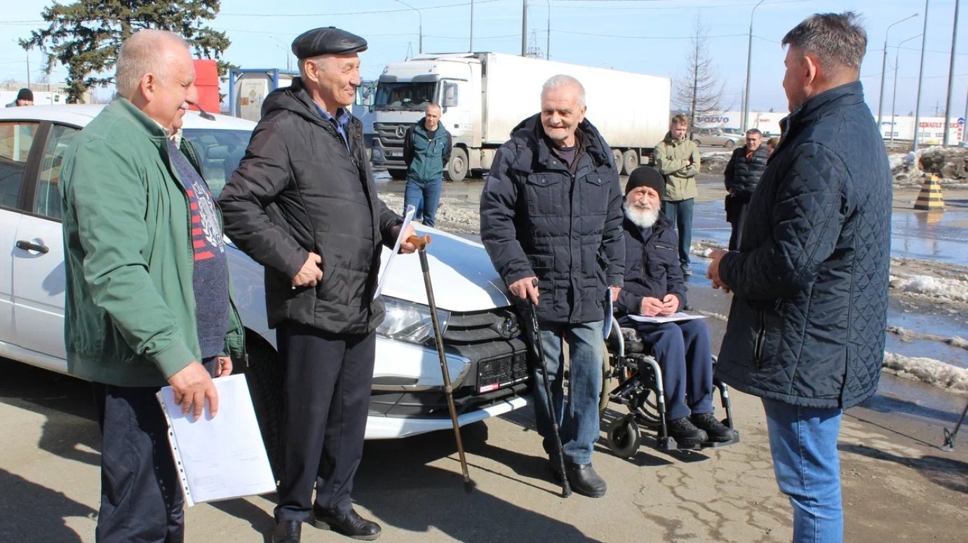 Пострадавшим на производстве пензенцам вручили ключи от машин