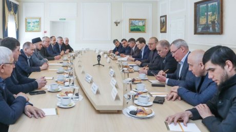 Губернатор пообещал содействовать завершению строительства мечети