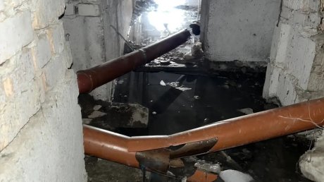 В Заречном хулиганы разрушили канализацию многоэтажек