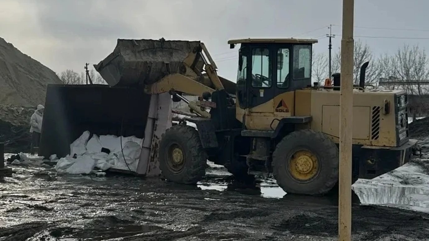 В Лопатинском районе сварщика насмерть придавило оборудованием
