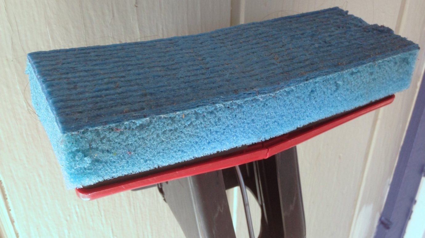 Россиянам назвали способы добиться регулярной уборки подъезда